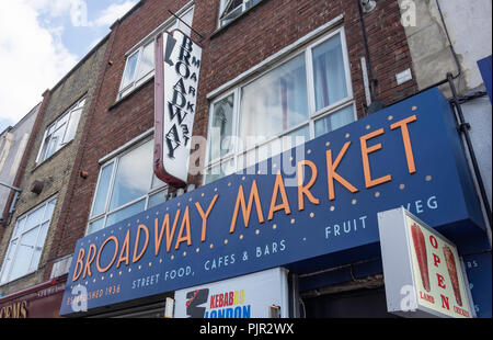 Entrée de Broadway Market, Tooting High Street, Tooting, Département de Wandsworth, Greater London, Angleterre, Royaume-Uni Banque D'Images