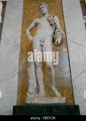 Une deuxième ANNONCE de siècle sculpture romaine d'Hermès, copié à partir d'un original grec, à l'affiche au British Museum, Londres, Angleterre Banque D'Images