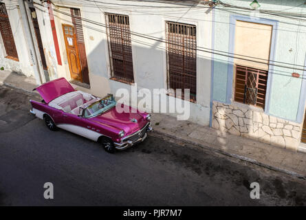 La HAVANE, CUBA - CIRCA MAI 2017 : Vieille voiture classique à La Havane. Banque D'Images