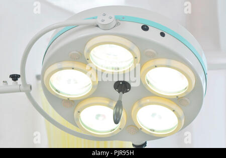 Lumières en salle d'opération chirurgicale à l'hôpital Banque D'Images