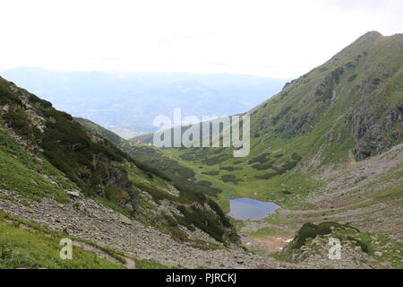 Une belle promenade à travers la Roumanie un pays magnifique avec de nombreuses traditions et légendes de hautes montagnes et beaux riversa belle promenade à travers Banque D'Images