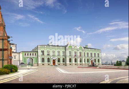 Palais du Gouverneur de Kazan (ou le palais présidentiel) est situé sur le territoire du Kremlin de Kazan. Le bâtiment a été construit au milieu du xixe siècle. Banque D'Images