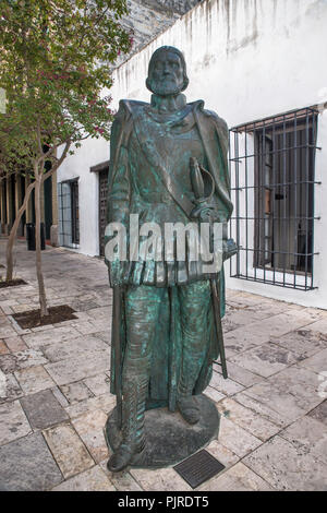 Le conquistador, sculpture par Enrique Monjo, 1977, au Palais des Gouverneurs espagnols, San Antonio, Texas, USA Banque D'Images