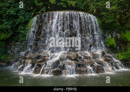 Chute d'Iveagh Gardens , Dublin, Irlande Banque D'Images