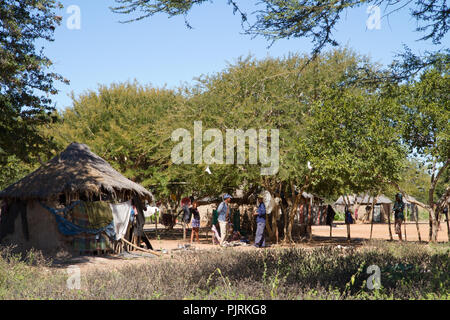 La vie dans un village san en Namibie, Afrique du Sud Banque D'Images