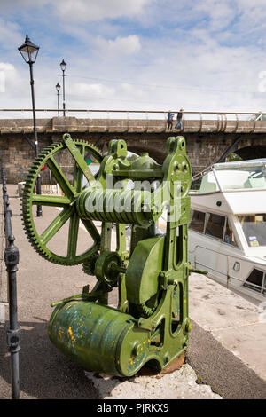 L'Irlande, Co Leitrim, Carrick-on-Shannon, de vieux engins de bobinage sur rivière Shannon Quay Banque D'Images