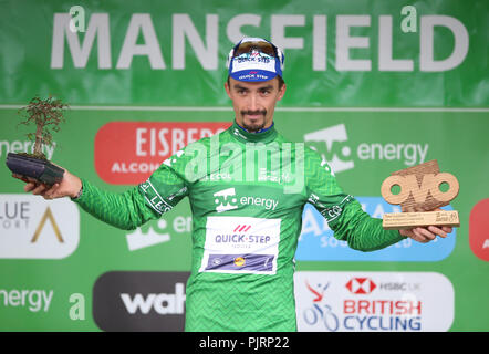 Team Quick Step Parquet' Julian Alaphilippe célèbre conservant les chefs d'ensemble maillot vert lors de l'étape 7 de l'Ovo Energy Tour of Britain 2018 de West Bridgford à Mansfield Banque D'Images