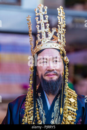 Séoul - 11 MAI : Homme avec costume traditionnel au Temple Jogyesa au cours de Lotus Lantern Festival à Séoul, Corée, le 11 mai 2018 Le festival est une cele Banque D'Images