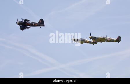 Westland Lysander (V9367) Hawker Sea Hurricane (Z7015) et Supermarine Spitfire (AR501) vol en formation à l'ancien préfet au 1er juillet 2018 Banque D'Images