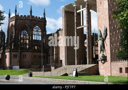 L'ancienne et la nouvelle cathédrales, Coventry, Angleterre, RU Banque D'Images