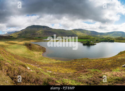Cadair Idris Cregennan avec lacs derrière dans le parc national de Snowdonia au Pays de Galles Banque D'Images