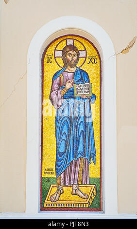 Kos, Grèce - Juillet 3, 2018. Mosaïques de style byzantin représentant le Christ sur la façade principale de l'Église d'Agia Paraskevi. Athènes, Grèce. Banque D'Images