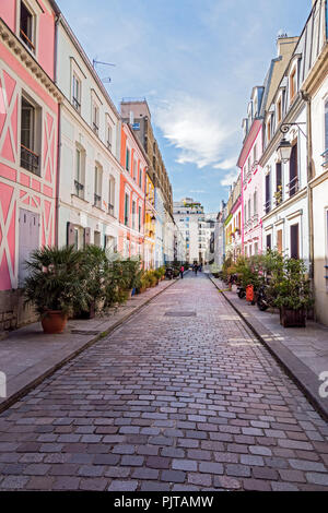 Maisons colorées de la rue Crémieux - Paris Banque D'Images