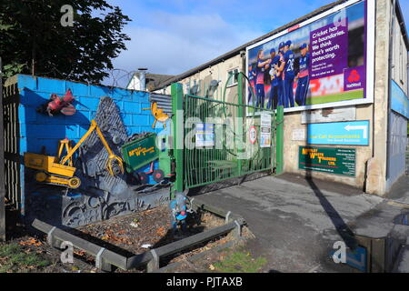 Une sculpture à l'extérieur de l'entrée de déchets de scieries en Castleford Morley Banque D'Images