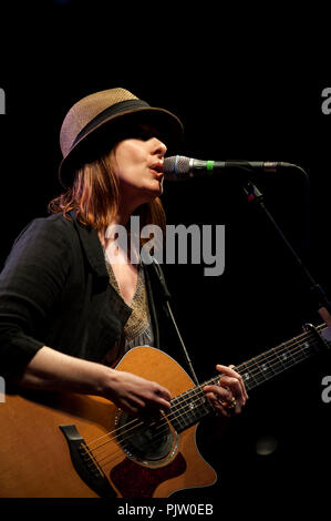 Suzanne Vega en concert l'Openluchttheater Rivierenhof, Anvers (Belgique, 14/07/2009) Banque D'Images