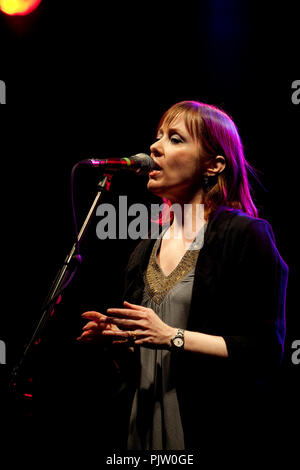 Suzanne Vega en concert l'Openluchttheater Rivierenhof, Anvers (Belgique, 14/07/2009) Banque D'Images