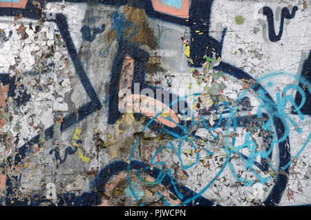 Un fragment de graffitis à l'aide de dessin des contours, appliqué au mur avec l'aide de godets avec les peintures en aérosol sur les zones de remplissage de couleur. Backgroun Banque D'Images