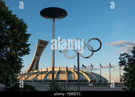 La tour de Montréal, une tour penchée construire au Stade olympique 1976 Banque D'Images