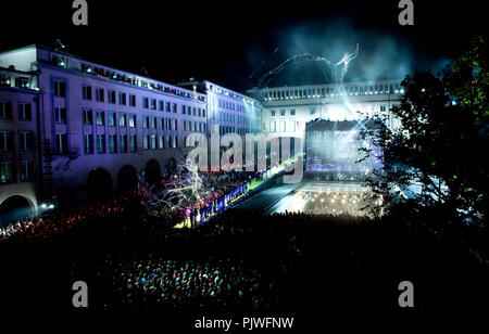 Ouverture de la spectaculaire Square Brussels Meeting Centre avec un spectacle de feux d'artifice (Belgique, 20/09/2009) Banque D'Images