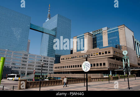 La gare de Bruxelles-Nord et Tours Belgacom à Bruxelles (Belgique, 01/05/2011) Banque D'Images