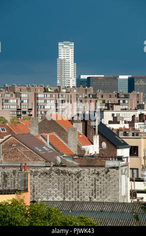 Vue panoramique sur les toits de Bruxelles avec l'UP-site Tower (Belgique, 21/08/2014) Banque D'Images