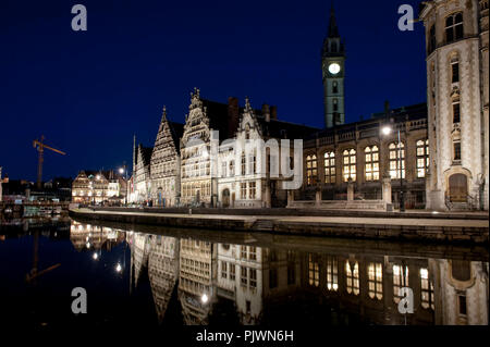 La Graslei à Gand le long de la rivière de la Lys, la nuit (Belgique, 07/11/2009) Banque D'Images