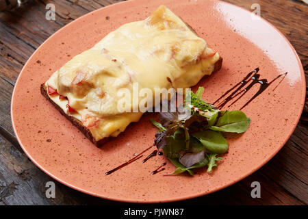 Le croque-monsieur. Le sandwich au jambon et au fromage Banque D'Images