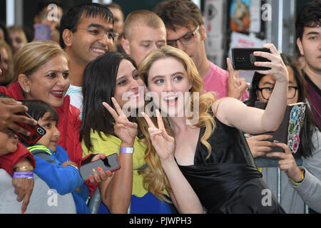 Toronto, Ontario, Canada. Sep 8, 2018. L'actrice KATHRYN NEWTON pose pour des photos avec les fans lors d'arrivées de la 'Ben est de retour" au cours de la premiere 2018 Toronto International Film Festival, tenu à Princess of Wales Theatre. Crédit : Igor/Vidyashev ZUMA Wire/Alamy Live News Banque D'Images