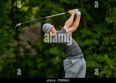 New York, USA. Samedi 8 Septembre 2018 : Rory McIlroy hits son coup de départ sur le 4e trou au cours de la troisième série de la BMW Championship à Aronimink Golf Club à Newtown Square, Pennsylvanie. Gregory Vasil/CSM Crédit : Cal Sport Media/Alamy Live News Banque D'Images