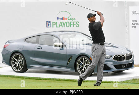 New York, USA. Samedi 8 Septembre 2018 : Tiger Woods hits son coup de départ sur le 17ème trou au cours de la troisième série de la BMW Championship à Aronimink Golf Club à Newtown Square, Pennsylvanie. Gregory Vasil/CSM Crédit : Cal Sport Media/Alamy Live News Banque D'Images