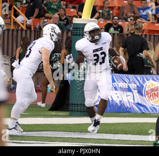 Honolulu, Hawaii. 8 septembre 2018 - Riz hiboux running back Emmanuel Esukpa # 33 célèbre son long touchdown exécuter au cours d'un match entre l'Hawaii Rainbow Warriors et les hiboux du riz à l'Aloha Stadium d'Honolulu, HI - Michael Sullivan/CSM Crédit : Cal Sport Media/Alamy Live News Banque D'Images