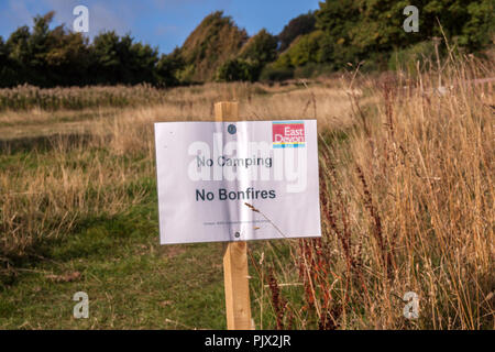 Sidmouth, Royaume-Uni. 9th septembre 18. Le temps sec continu a convaincu le district de East Devon Couincil d'afficher des avis autour de la région pour s'assurer qu'aucun feu de camp ne pourrait déclencher un incendie majeur sur des zones telles que Peak Hill, à Sidmouth. Banque D'Images