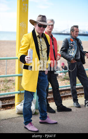 Brighton, UK. Le 9 septembre 2018. Des milliers de motocyclistes et les culbuteurs profiter de la réunion annuelle de l'Ace Cafe Brighton Burn Up et rouler avec les rockers de l'événement sur un jour ensoleillé chaud sur la côte sud . Chaque année, des milliers de motards de route de l'emblématique Ace Cafe à Londres à Madère en voiture sur le front de mer de Brighton, où ils bénéficient d'une journée de musique et de nostalgie photographie prise par Simon Dack Crédit : Simon Dack/Alamy Live News Banque D'Images