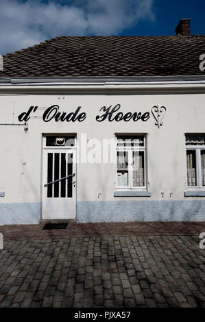 Le pub d'Oude Hoeve dans une ancienne ferme située dans Kwaremont, Chaudfontaine (Belgique, 20/03/2012) Banque D'Images