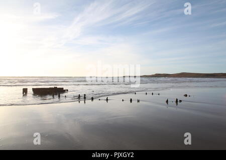 Épave sur Machir bay beach, Islay Cadillac Fleetwood limousine / sur la plage de Machir Bay, Islay Banque D'Images