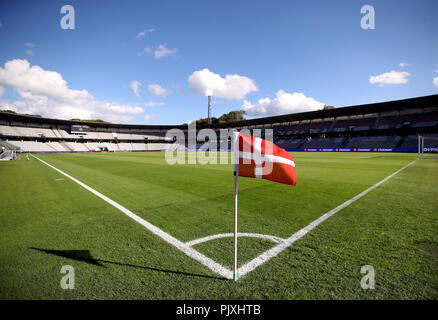 Un poteau de coin du pavillon du Danemark dans le stade avant l'ONU, Ligue Ligue B Groupe 4 match au parc Cérès, Aarhus. Banque D'Images