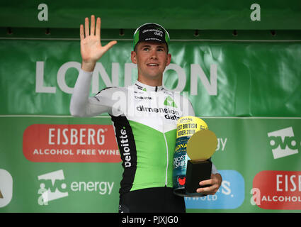 L'équipe de Dimension Data Scott Davies célèbre remportant le meilleur coureur britannique Adnams après l'étape 8 de l'Ovo Energy Tour of Britain 2018 autour de Londres. Banque D'Images