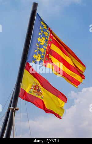 Communauté valencienne et drapeaux espagnols, l'Espagne Banque D'Images