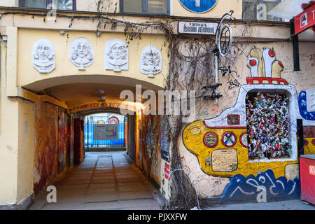 Saint Petersburg, Russie - le 16 janvier 2018 : John Lennon Street est la célèbre place des Beatles Banque D'Images