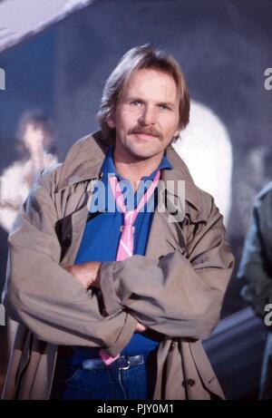 Frank Zander, deutscher Schlager- und Deutschpop Sänger à München, Deutschland 1986. Schlager allemand et le chanteur pop Frank Zander à Munich, Allemagne 1986. Dans le monde d'utilisation | Banque D'Images