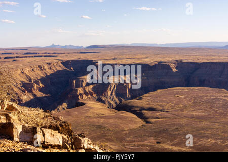 La Namibie fishriver canyon ciel bleu nuages gorge Banque D'Images