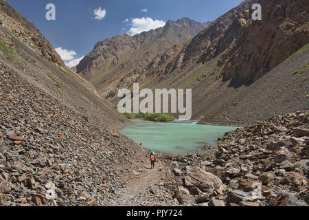 Trekking dans la magnifique vallée de l'Jizeu, Vallée de Bartang, au Tadjikistan. Banque D'Images