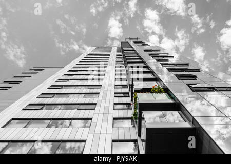 Abstraite de l'MoresbyTower - a 24 étages bâtiment résidentiel offrant un hébergement de luxe à Southampton, Hampshire, England, UK Banque D'Images