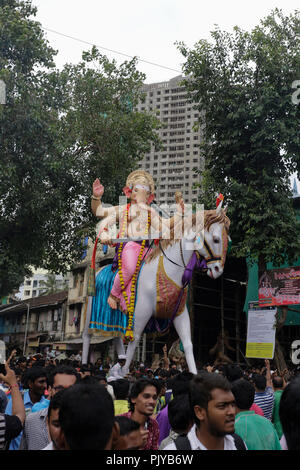 Ganesh idol au début de la marque processions Festival Ganesh célébration. Banque D'Images