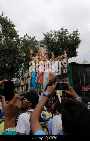 Ganesh idol au début de la marque processions Festival Ganesh célébration. Banque D'Images