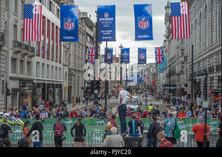 L'OVO Energy Tour of Britain Londres Stade 8, une tour 14 circuit dans le centre de Londres devant des foules entières. Credit : Malcolm Park/Alamy. Banque D'Images