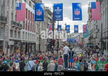 L'OVO Energy Tour of Britain Londres Stade 8, une tour 14 circuit dans le centre de Londres devant des foules entières. Credit : Malcolm Park/Alamy. Banque D'Images