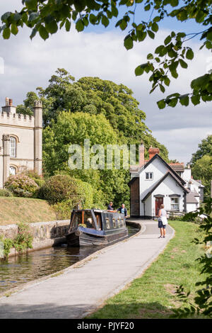 Navigation de plaisance sur le canal de Llangollen près de Llangollen, Wales, UK Banque D'Images