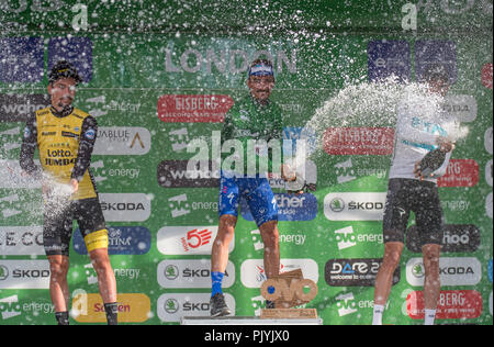 Londres, Royaume-Uni. 9 Septembre, 2018. L'OVO Energy Tour of Britain Londres Stade 8 se termine par un 14 tours de circuit dans le centre de Londres sur routes fermées en face de grandes foules et couvrant 77km à une vitesse de 80km/h, départ et arrivée sur la rue Regent St James's près de Piccadilly Circus. Julian Alaphilippe de délicieuses étages prend la première place dans l'ensemble, Wout Poels de l'équipe Sky deuxième et Primoz Roglic de LottoNL-Jumbo troisième. Credit : Malcolm Park/Alamy Live News. Banque D'Images