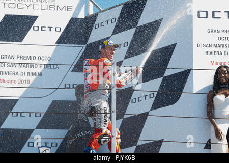 Felicity sur le podium fin de la course 04 Andrea Dovizioso ITA Ducati Team Ducati MOTOGP au "Misano World Circuit Marco Simoncelli", Italie 13e ronde de championnat MotoGP mot Gran Premio Octo di San Marino e della Riviera di Rimini 07 set - set 09 , 2018 à Misano Italie Banque D'Images